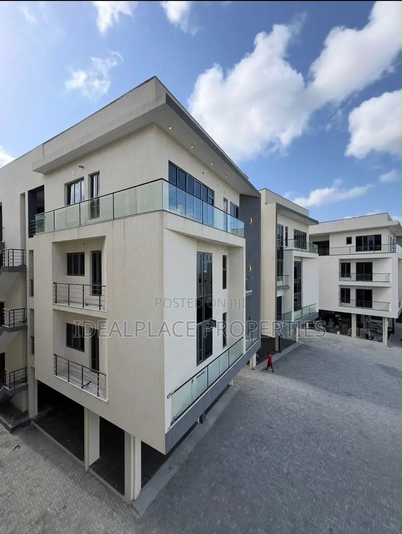 Furnished 2bdrm Penthouse in Lekki Phase 1 for sale in Lekki Phase 1