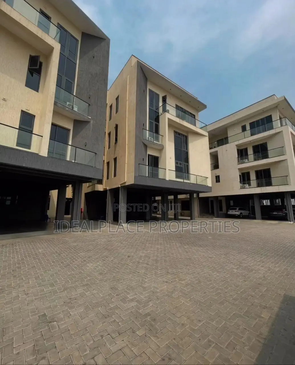 Furnished 2bdrm Penthouse in Lekki Phase 1 for sale in Lekki Phase 1