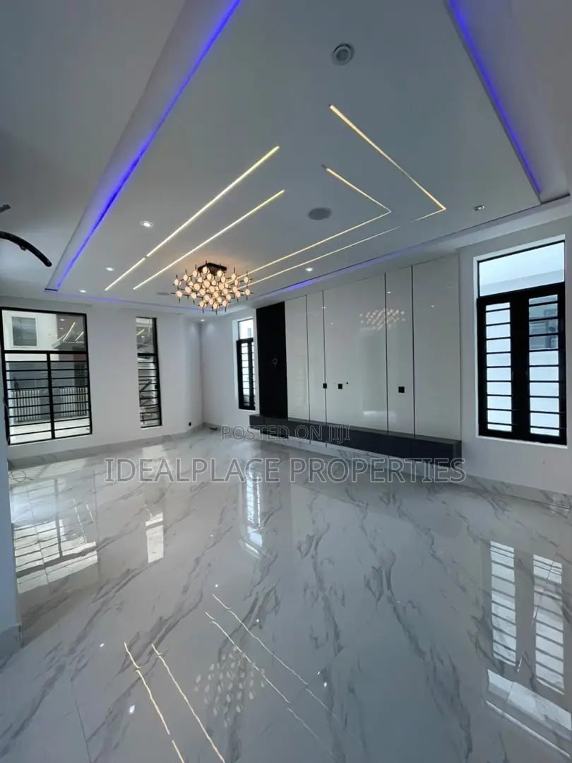 5bdrm Duplex in Chevron for sale in Chevron