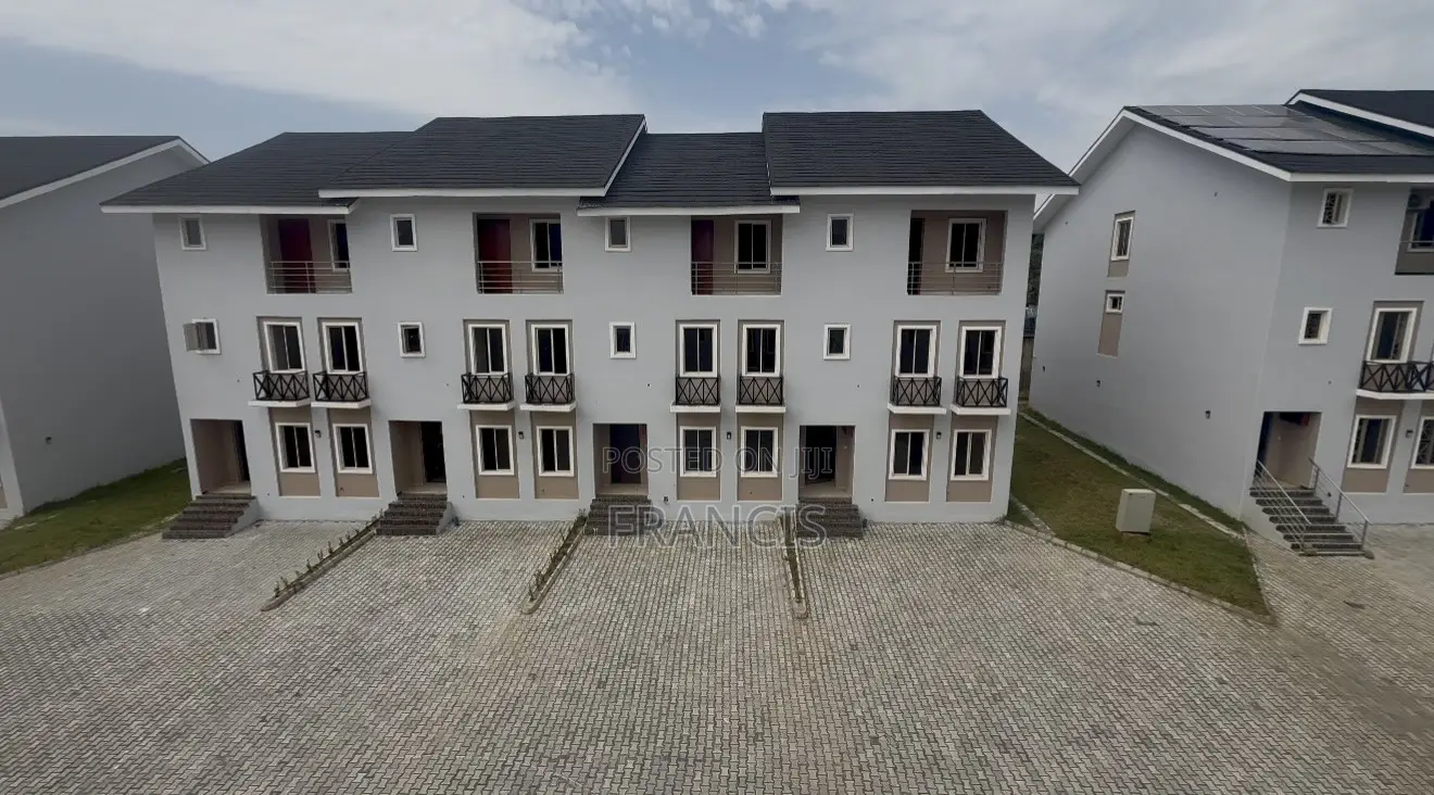 4bdrm Townhouse/Terrace in Crown Court Estate, Durumi for Sale in Durumi
