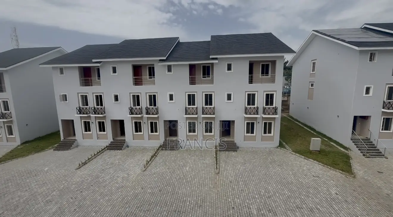 4bdrm Townhouse/Terrace in Crown Court Estate, Durumi for Sale in Durumi