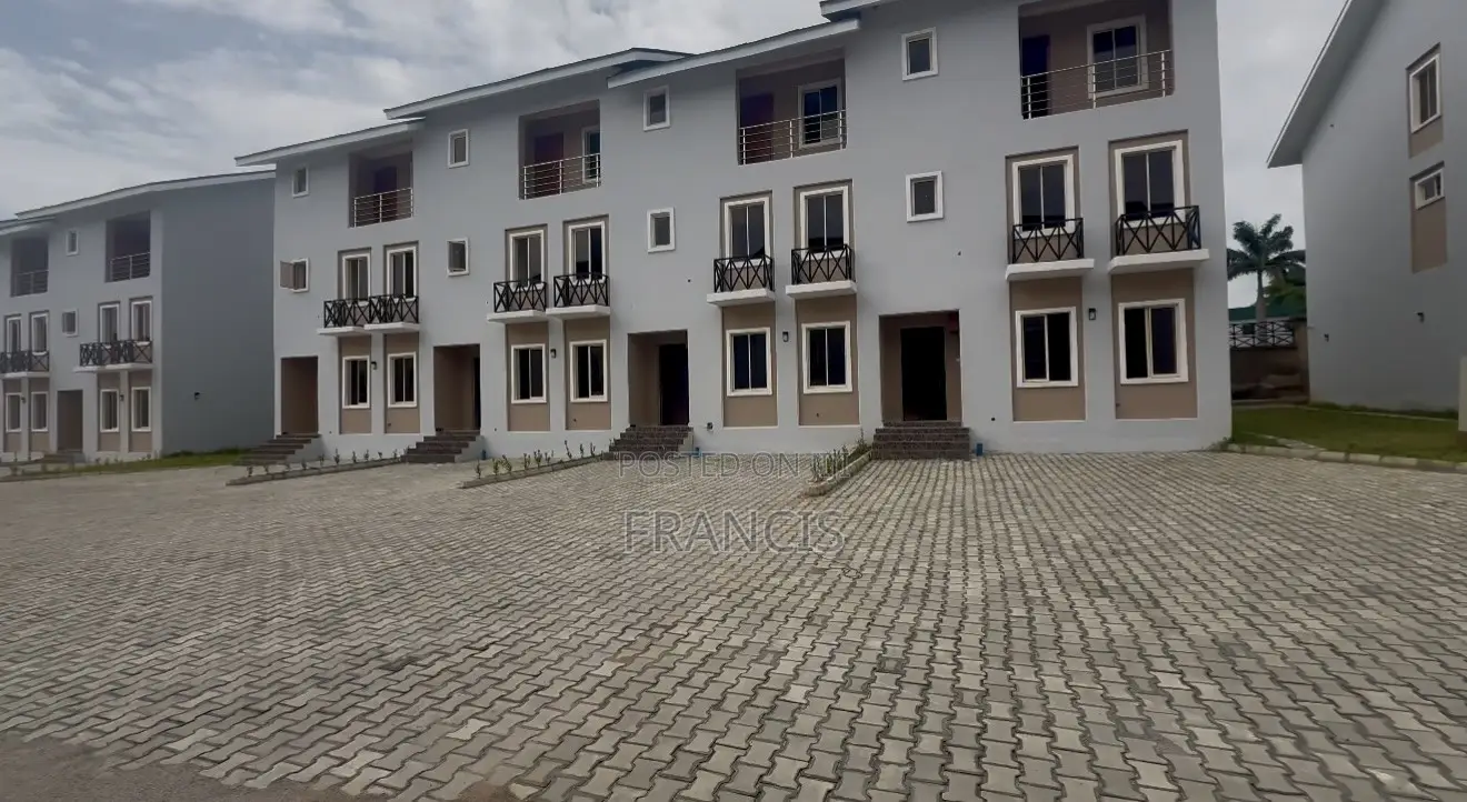 4bdrm Townhouse/Terrace in Crown Court Estate, Durumi for Sale in Durumi