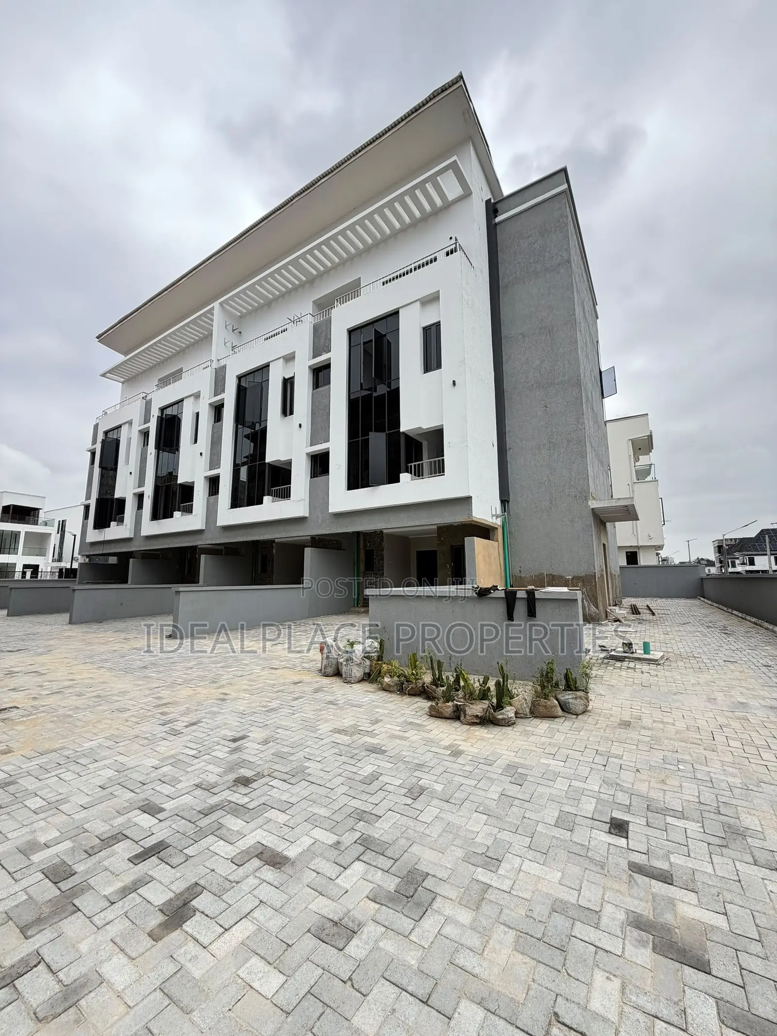 3bdrm Penthouse in Lekki Phase 1 for sale in Lekki Phase 1