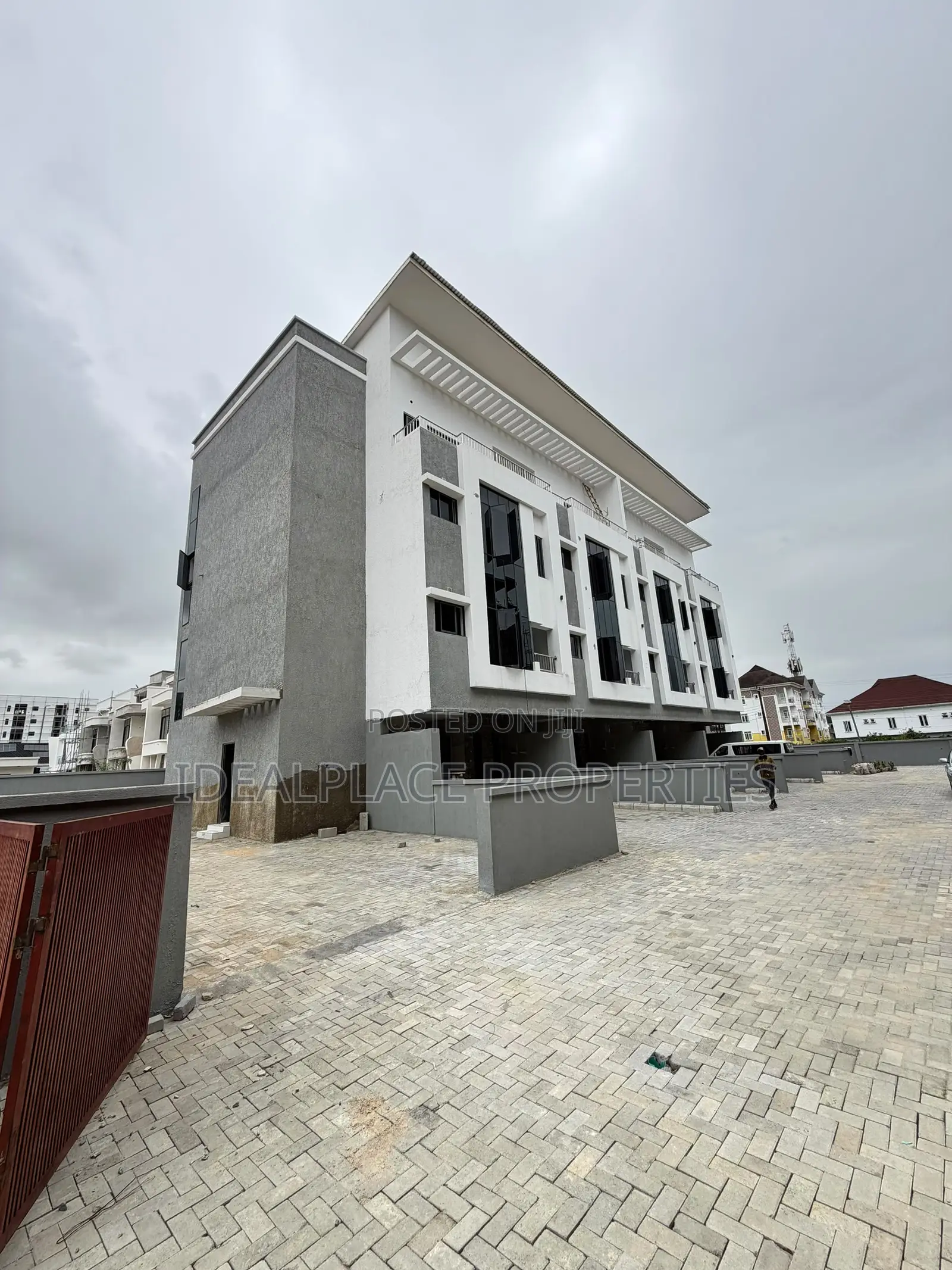 3bdrm Penthouse in Lekki Phase 1 for sale in Lekki Phase 1