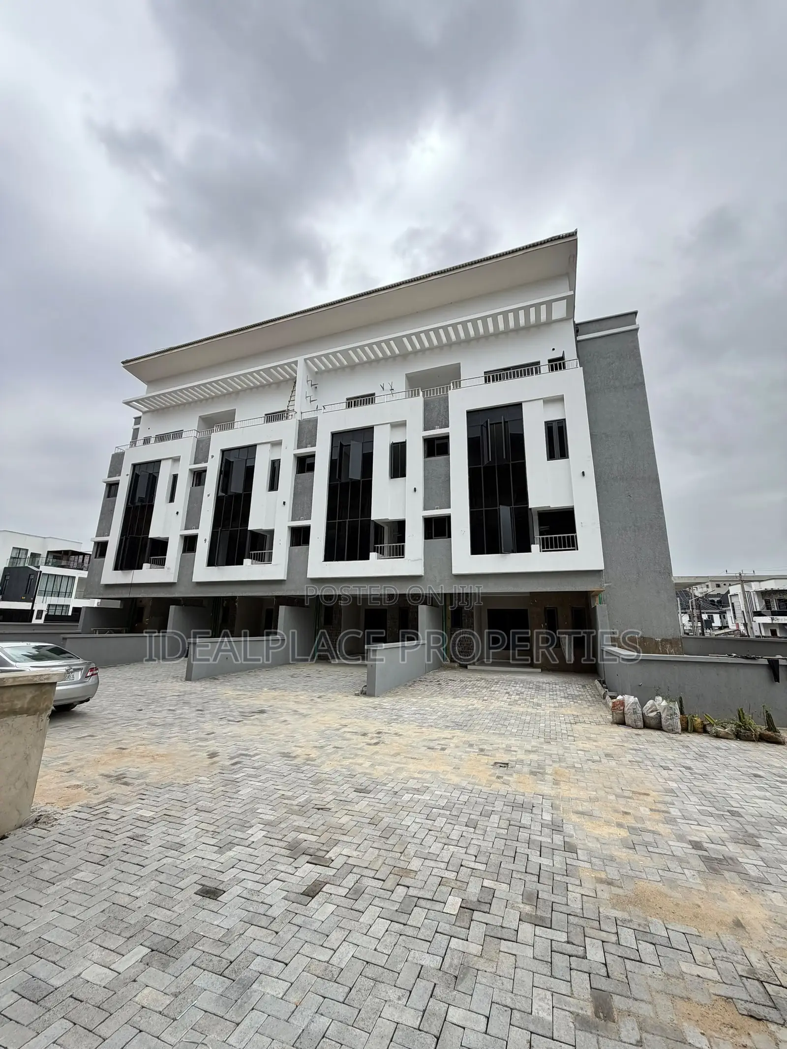 3bdrm Penthouse in Lekki Phase 1 for sale in Lekki Phase 1