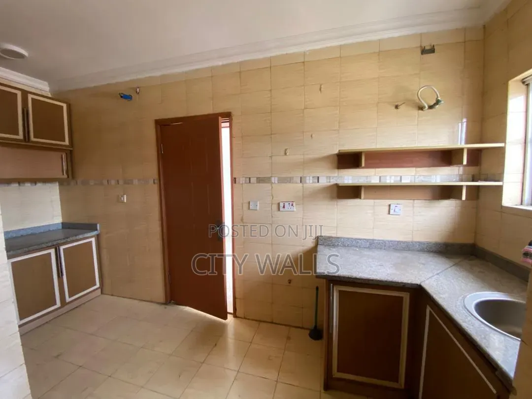 3bdrm Block of Flats in Victoria Island Extension for sale in Victoria Island Extension