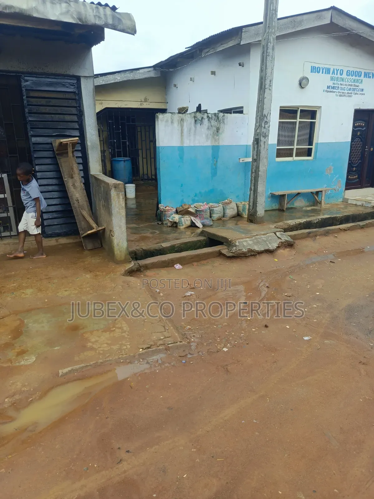 8bdrm Bungalow in Ogundairo Street, Iyana Ipaja for sale in Iyana Ipaja