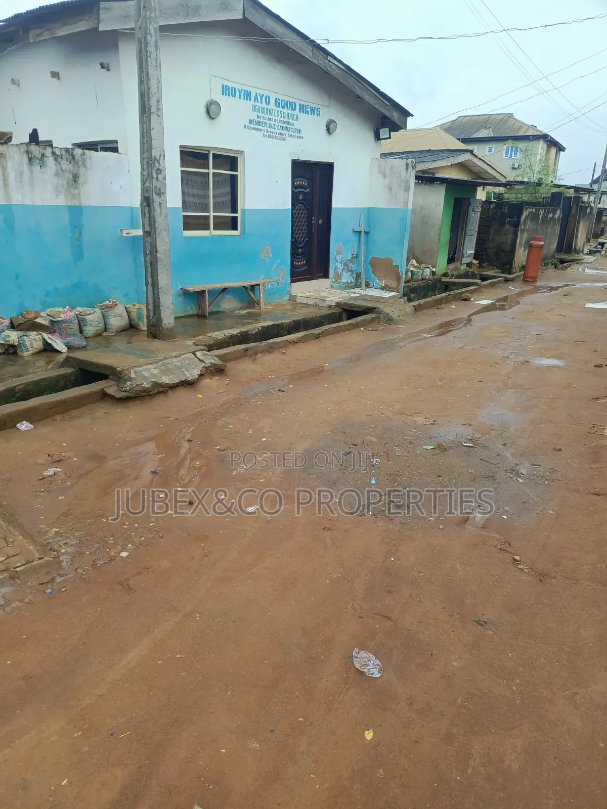 8bdrm Bungalow in Ogundairo Street, Iyana Ipaja for sale in Iyana Ipaja