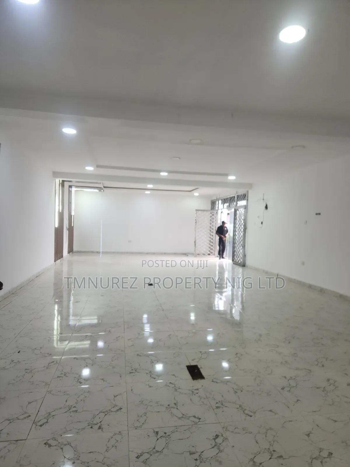 Big Shop Showroom for Rent at Lekki Phase1 Admiralty in Lekki Phase 1