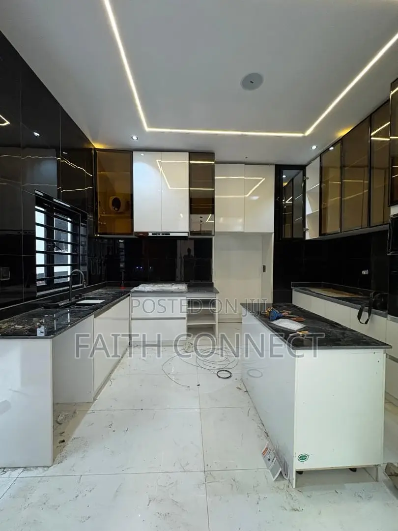 4bdrm Duplex in Ikota for sale in Ikota