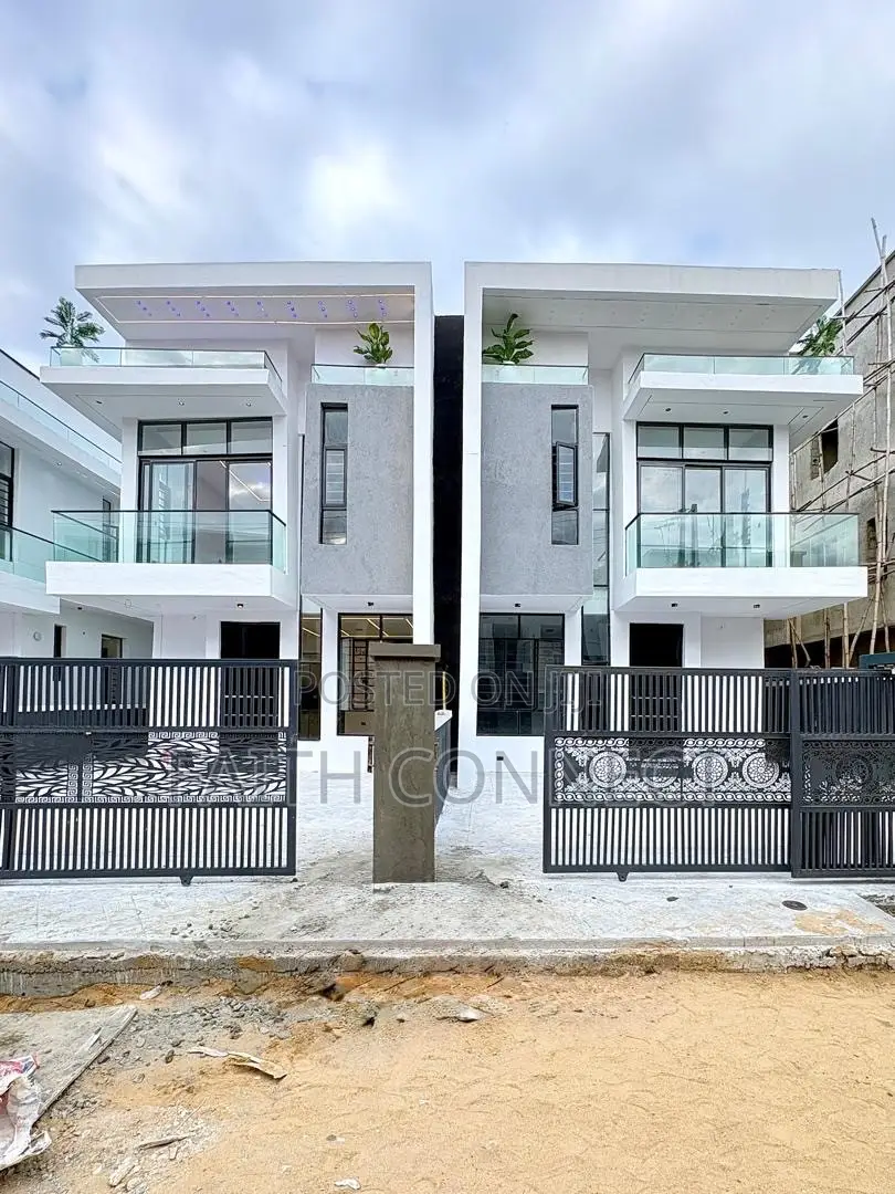 4bdrm Duplex in Ikota for sale in Ikota