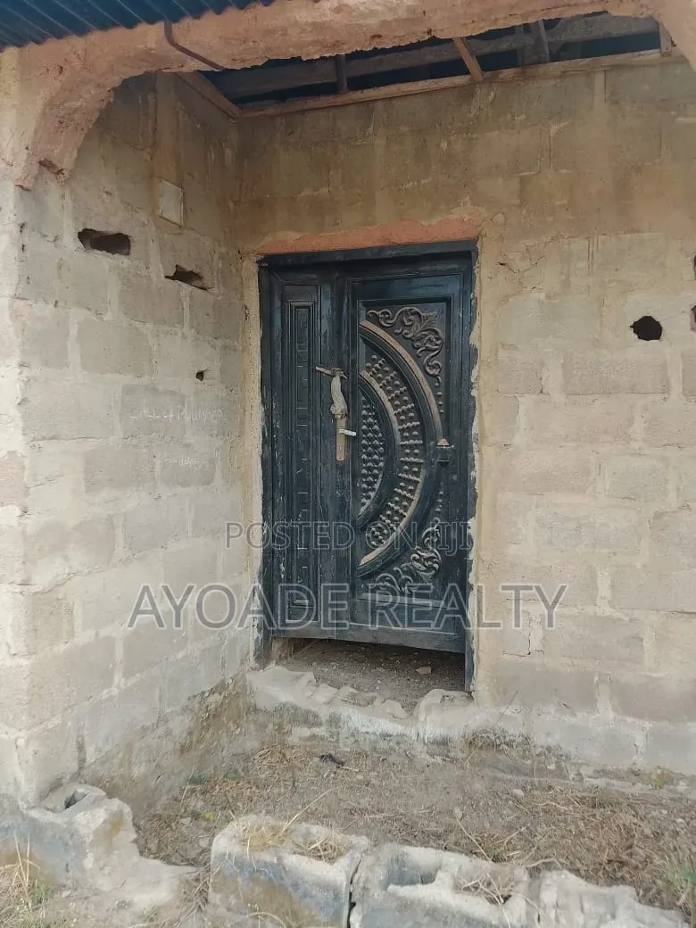 3bdrm Bungalow in Apata Ajoda, Ibadan for sale in Ibadan