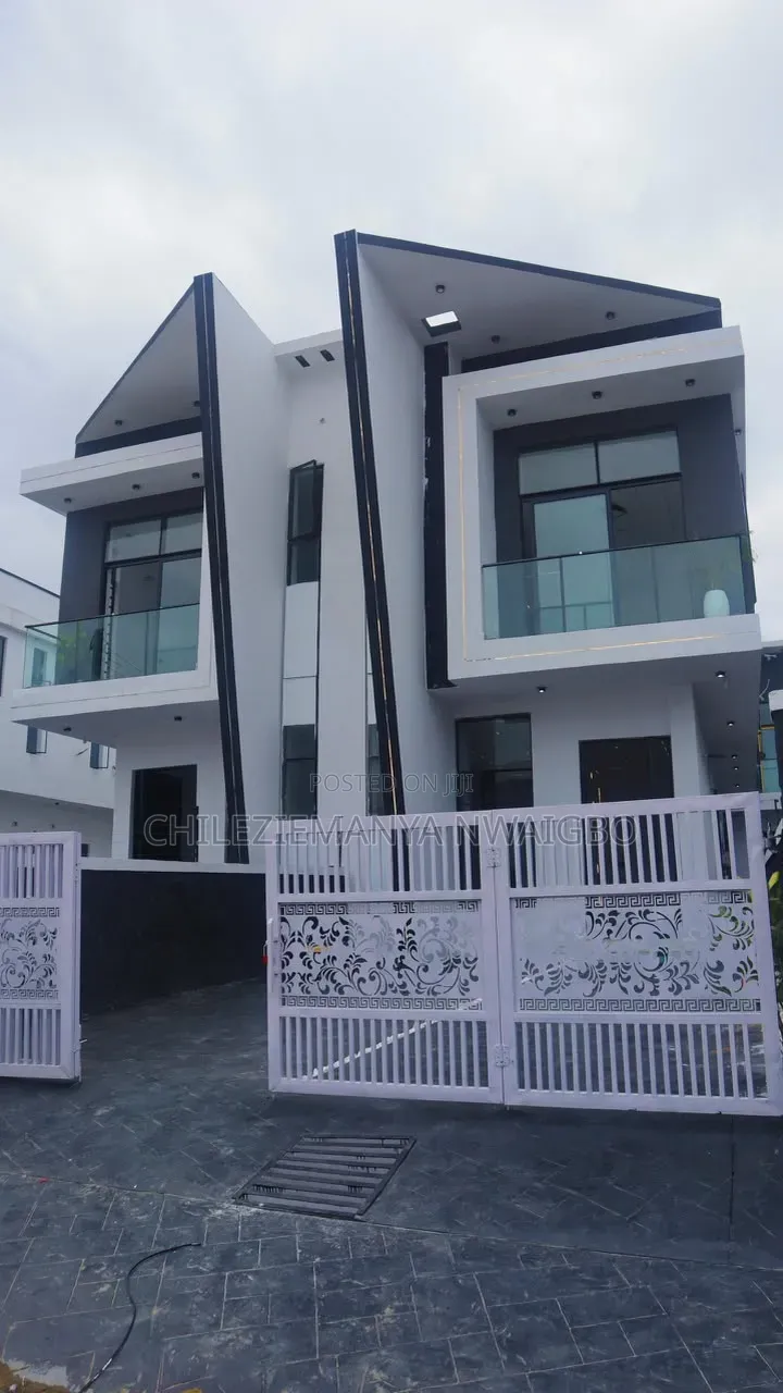 4bdrm Duplex in Ikota for sale in Ikota