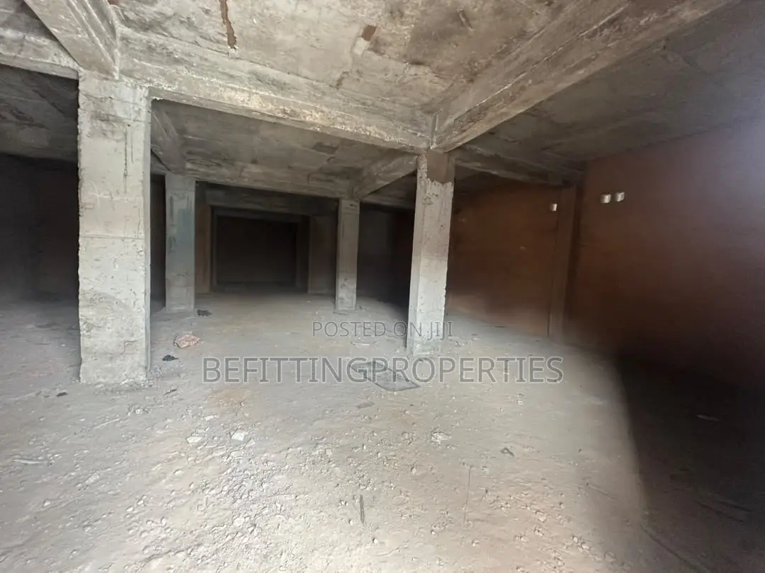 148 SQM Warehouse to Let in Yaba