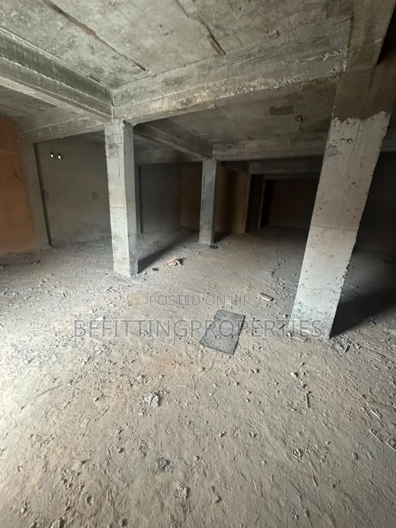 148 SQM Warehouse to Let in Yaba