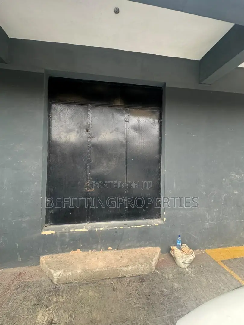 148 SQM Warehouse to Let in Yaba