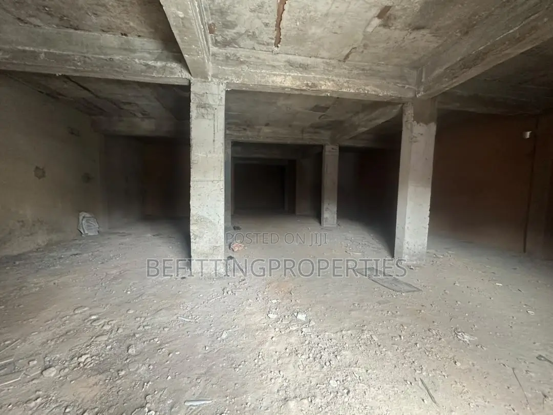148 SQM Warehouse to Let in Yaba