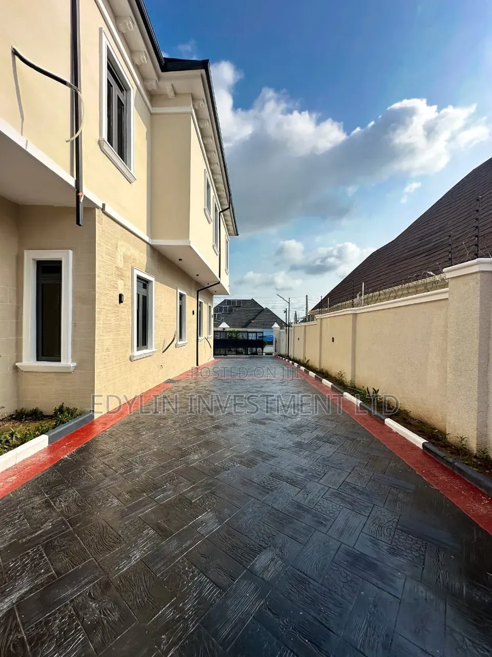 5bdrm Duplex in Inside An Estate, Dape for sale in Dape