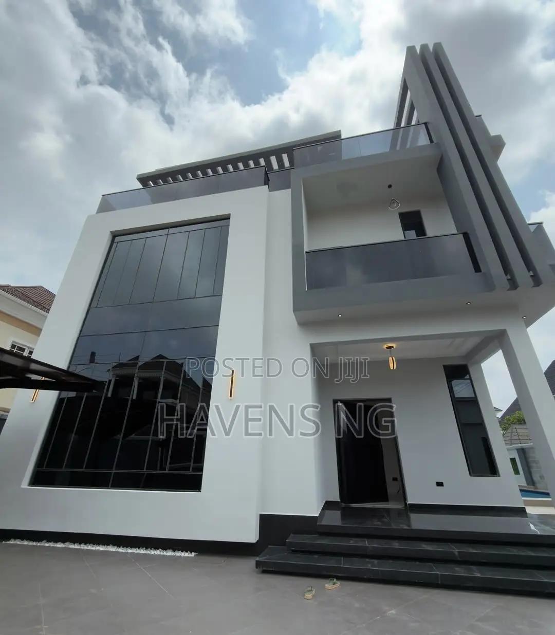 5bdrm Duplex in Apo Resettlement for sale in Apo Resettlement