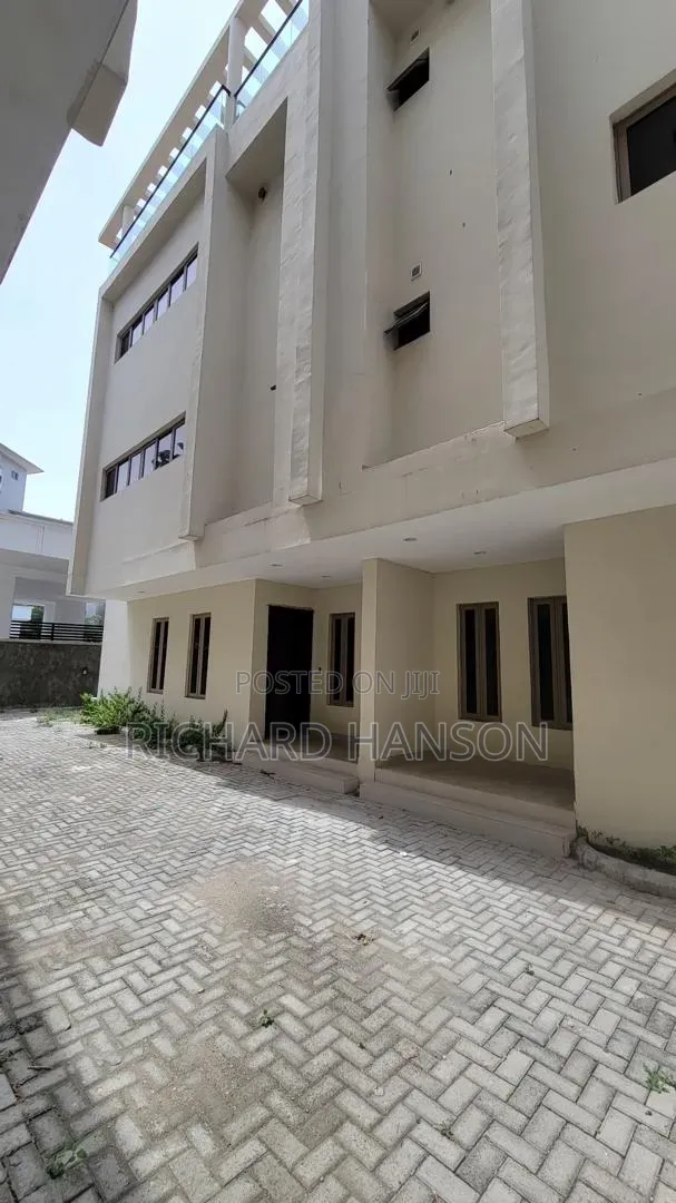 5bdrm Duplex in Banana Island for rent in Banana Island