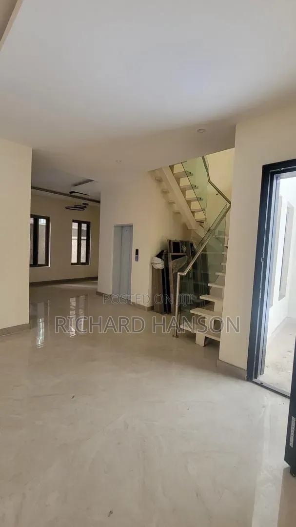 5bdrm Duplex in Banana Island for rent in Banana Island