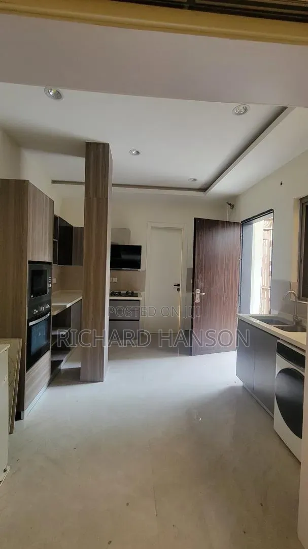 5bdrm Duplex in Banana Island for rent in Banana Island