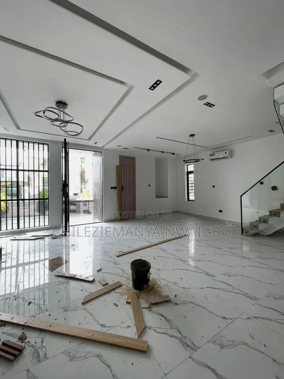 5bdrm Duplex in Chevron for rent in Chevron