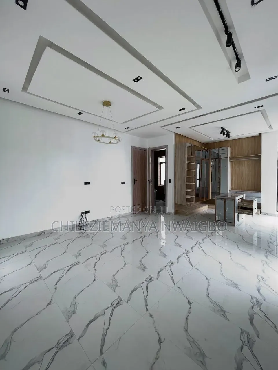 5bdrm Duplex in Chevron for rent in Chevron