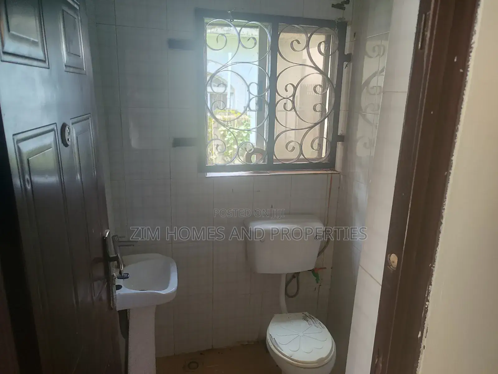 1bdrm Block of Flats in Zim Homes And, Apo Resettlement for rent in Apo Resettlement