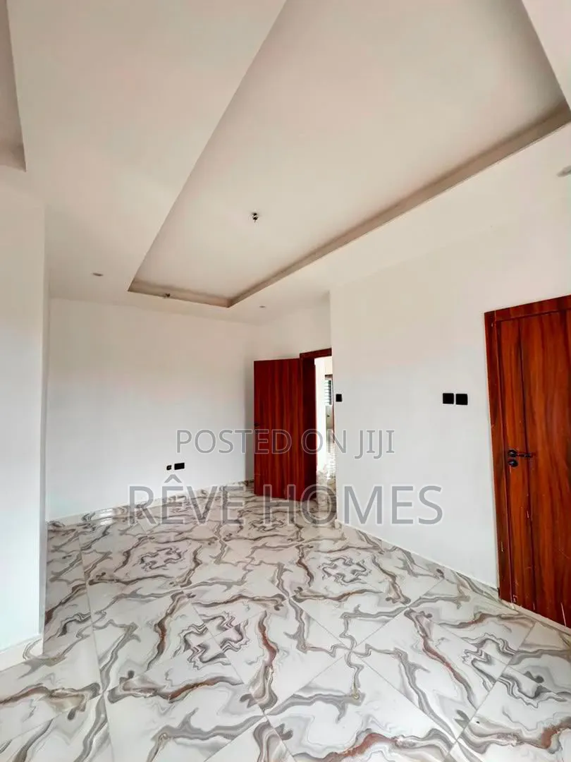2bdrm Block of Flats in Aguda / Surulere for sale in Aguda / Surulere