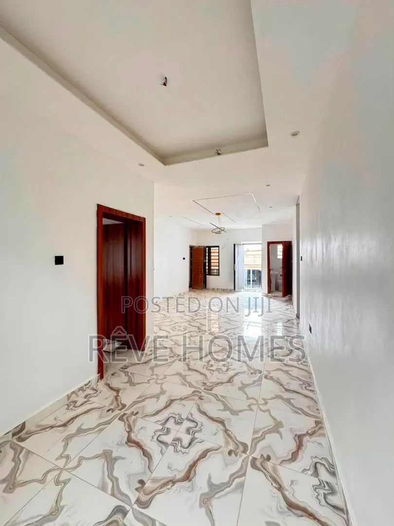 2bdrm Block of Flats in Aguda / Surulere for sale in Aguda / Surulere