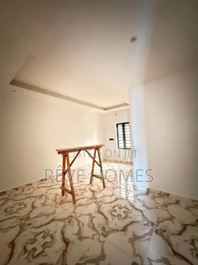 2bdrm Block of Flats in Aguda / Surulere for sale in Aguda / Surulere