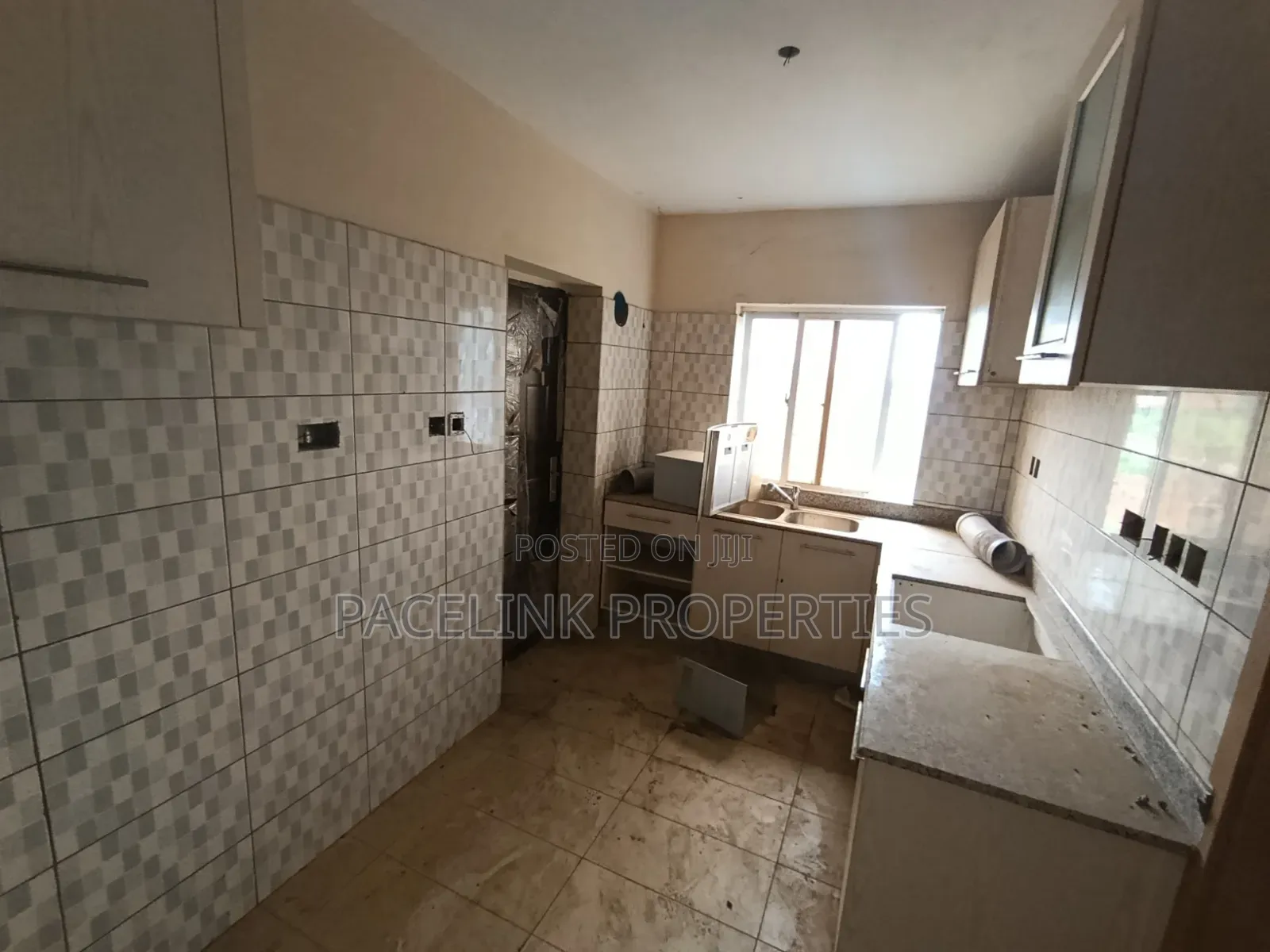 3bdrm Apartment in Ipaja Command for sale in Ipaja / Ipaja