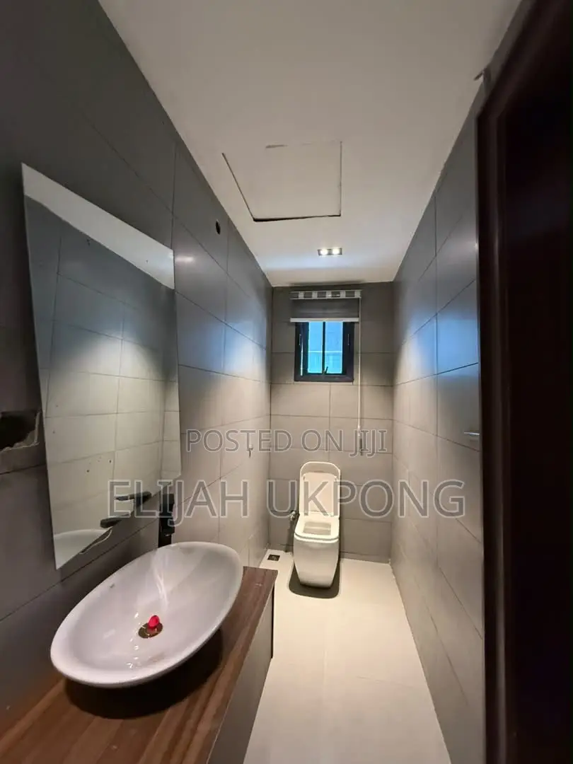 2bdrm Apartment in Lekki Phase 1, Ikate for rent in Ikate
