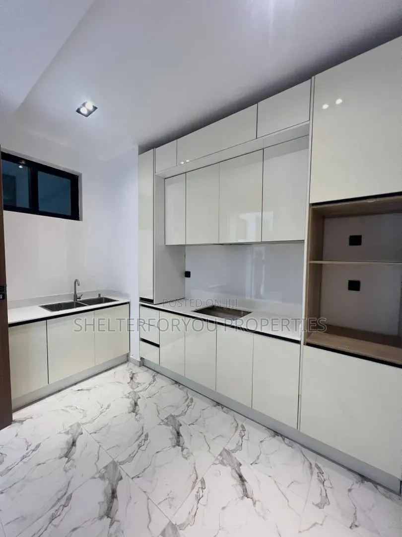 2bdrm Apartment in Lekki Expressway for sale in Lekki Expressway