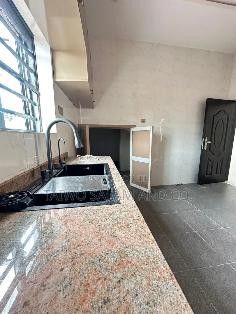 4bdrm Duplex in Akobo for sale in Akobo