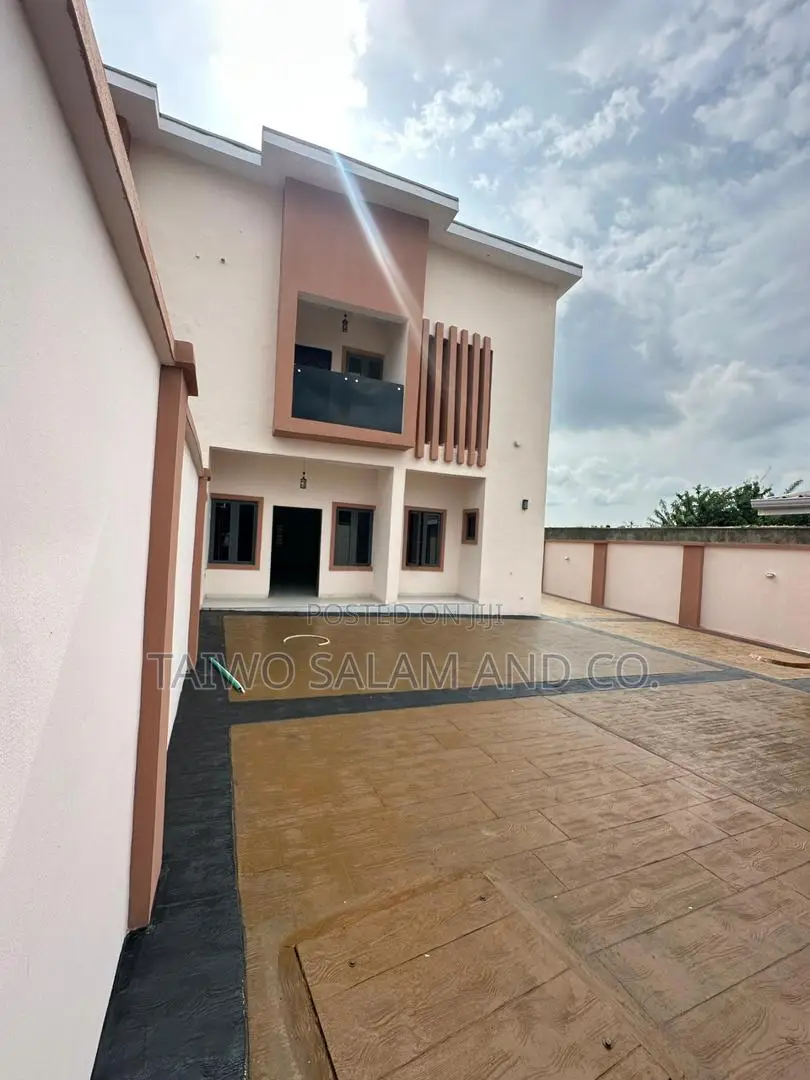 4bdrm Duplex in Akobo for sale in Akobo