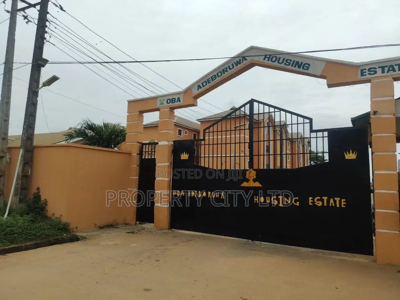 2bdrm Apartment in Adeboruwa Housing, Igbogbo for sale in Igbogbo