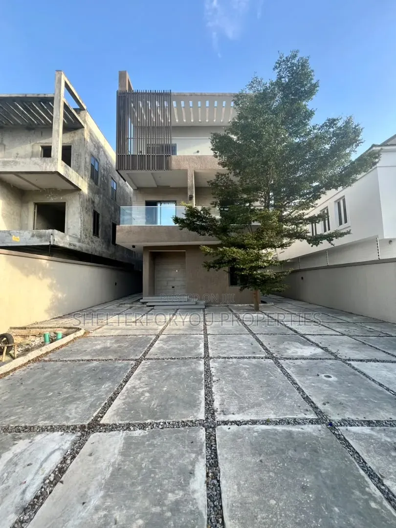 5bdrm Duplex in Lekki Phase 1 for sale in Lekki Phase 1
