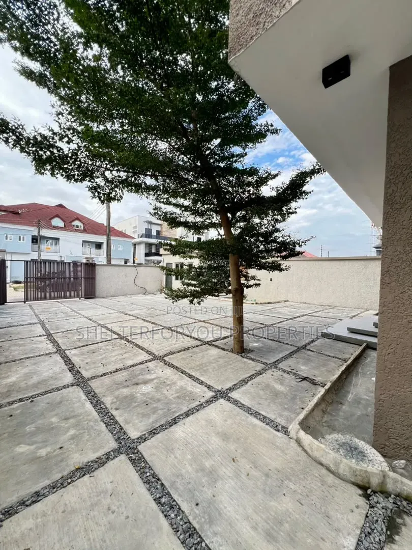 5bdrm Duplex in Lekki Phase 1 for sale in Lekki Phase 1