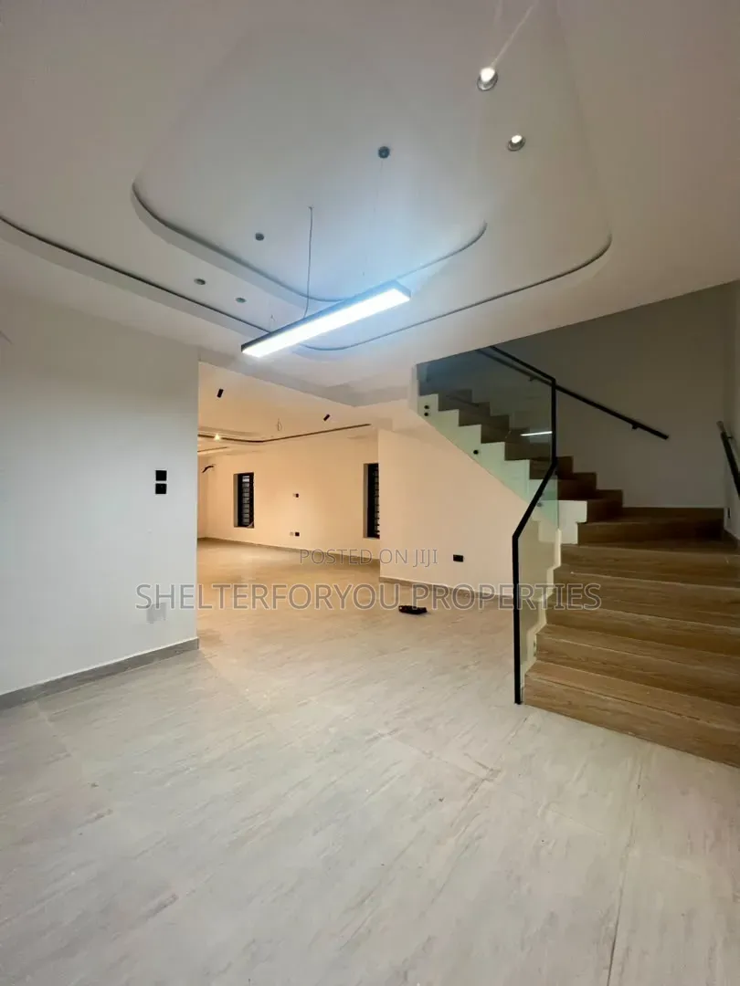 5bdrm Duplex in Lekki Phase 1 for sale in Lekki Phase 1