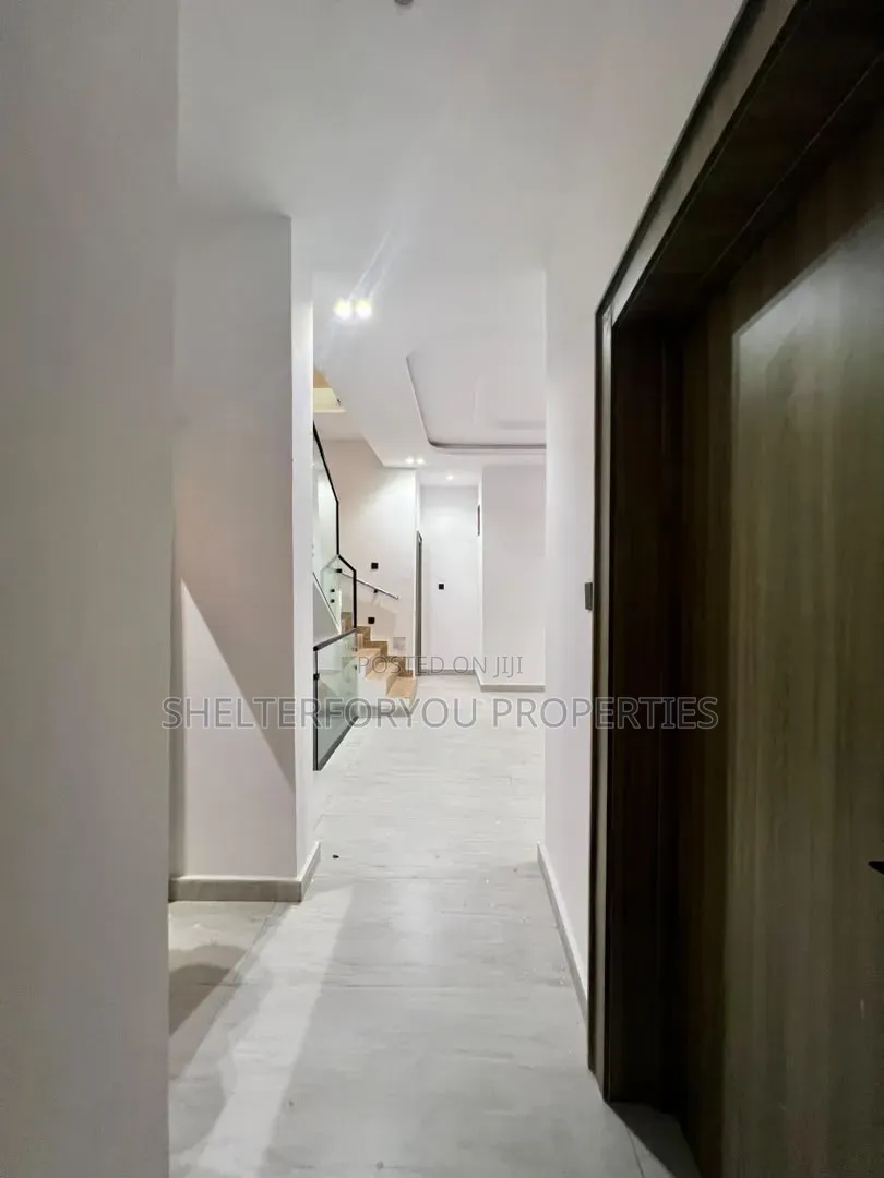 5bdrm Duplex in Lekki Phase 1 for sale in Lekki Phase 1