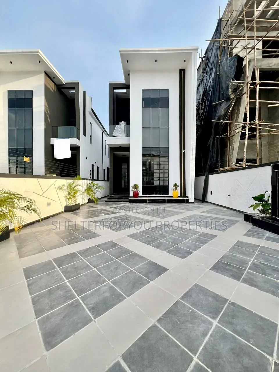 5bdrm Duplex in Ikota for sale in Ikota