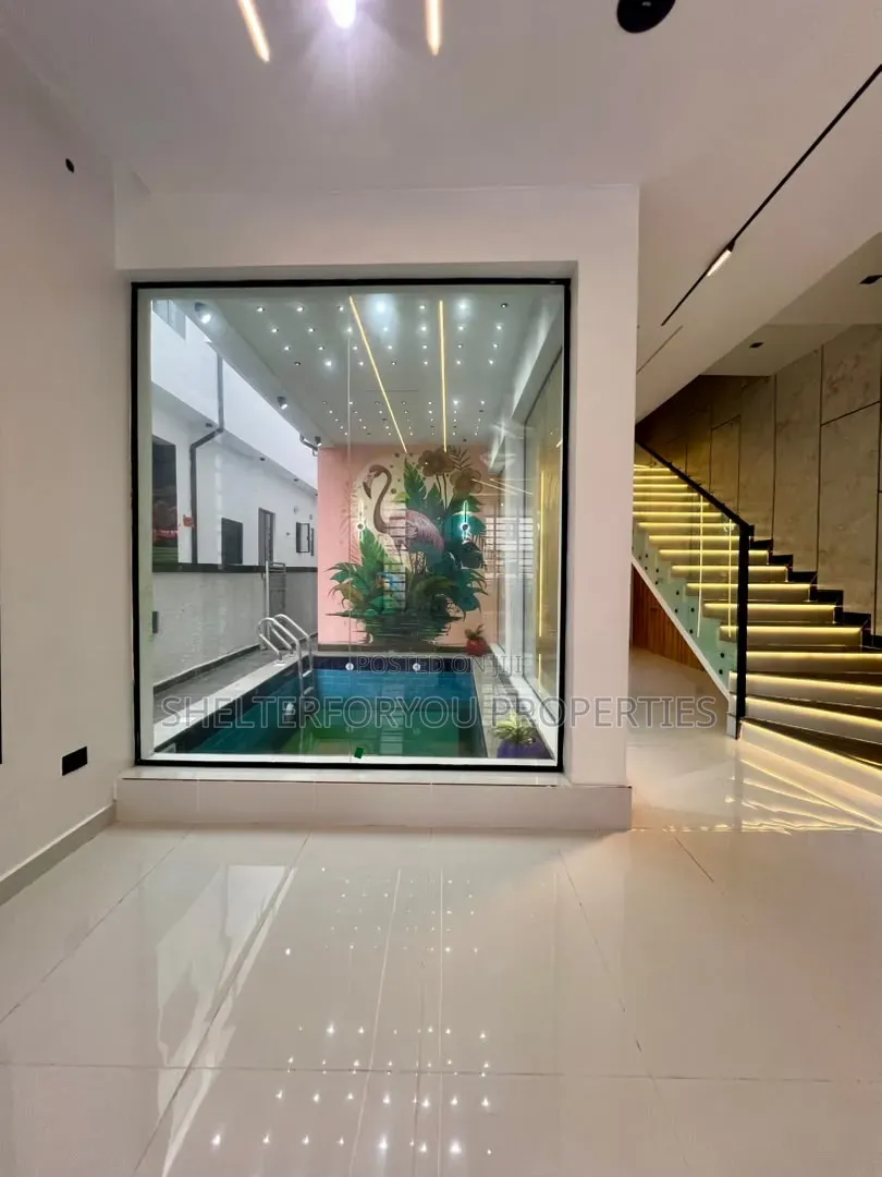 5bdrm Duplex in Ikota for sale in Ikota