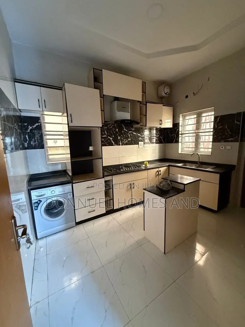 4bdrm Duplex in Ikota for rent in Ikota