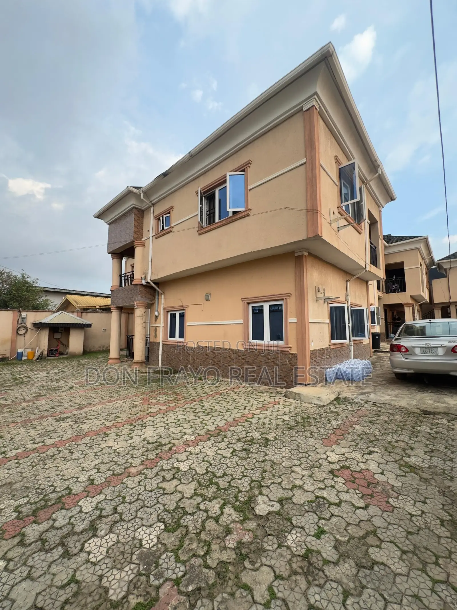 10bdrm Duplex in Aare Oluyole for sale in Oluyole