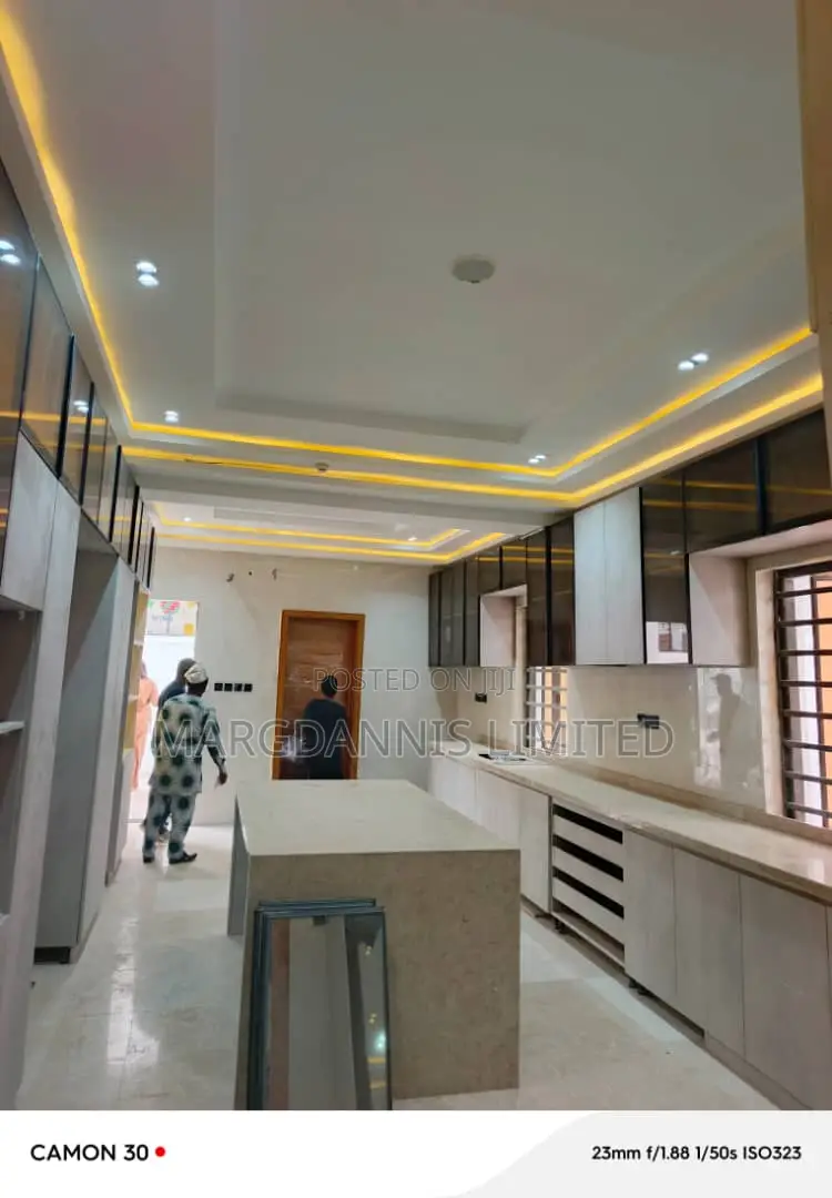 Furnished 7bdrm Mansion in Ikeja for sale in Ikeja GRA