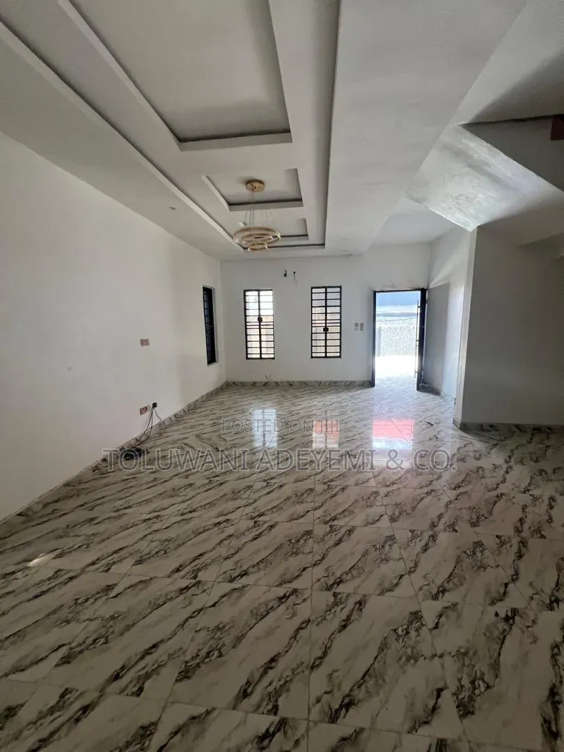 4bdrm Duplex in Ogombo for rent in Ogombo