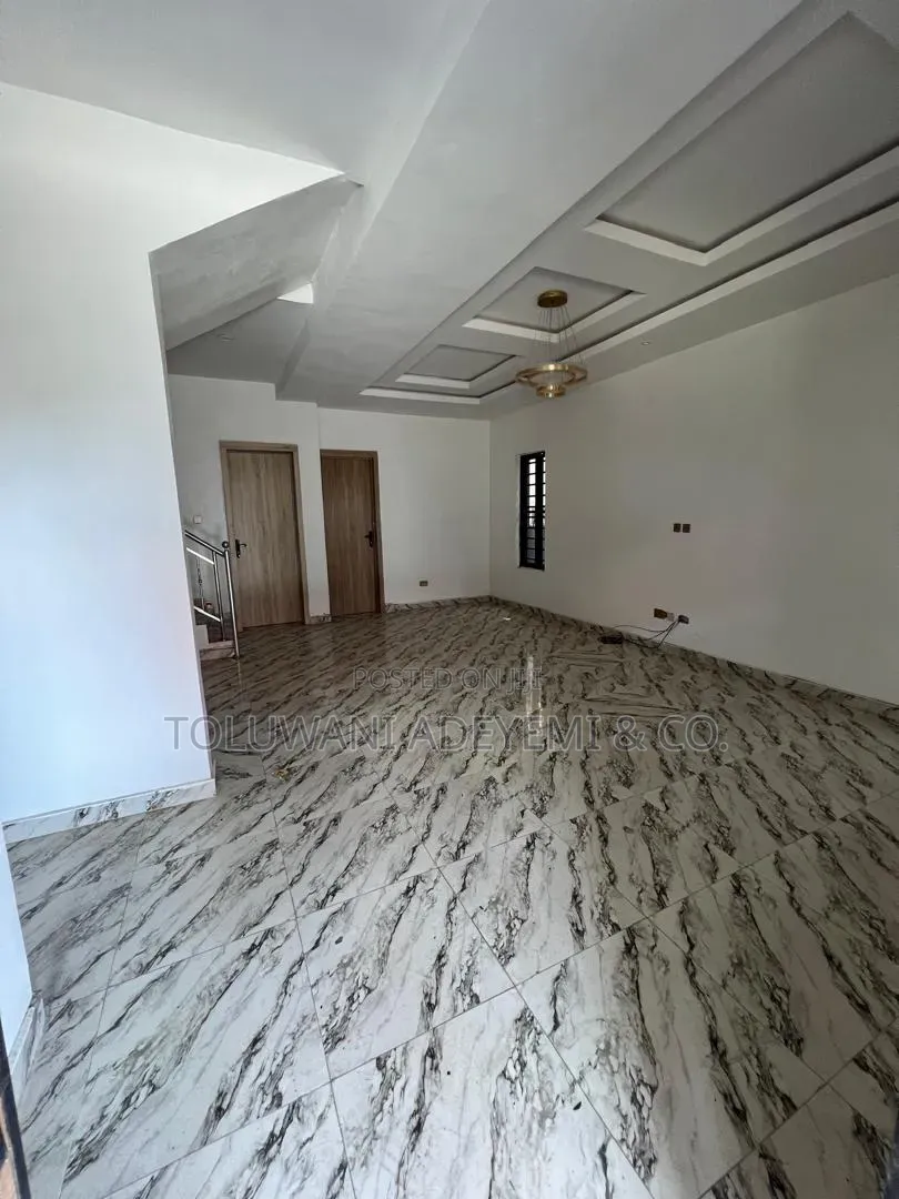 4bdrm Duplex in Ogombo for rent in Ogombo