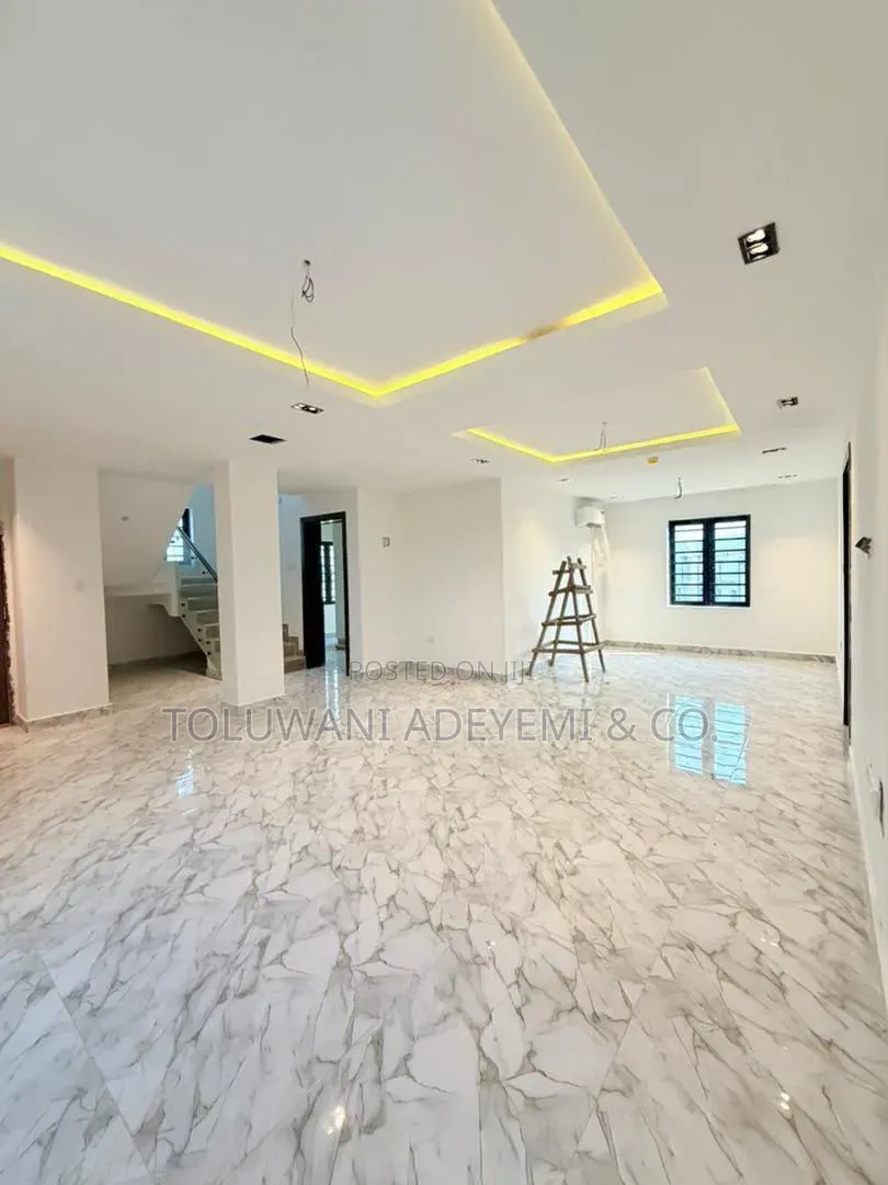 4bdrm Maisonette in Opebi for sale in Opebi